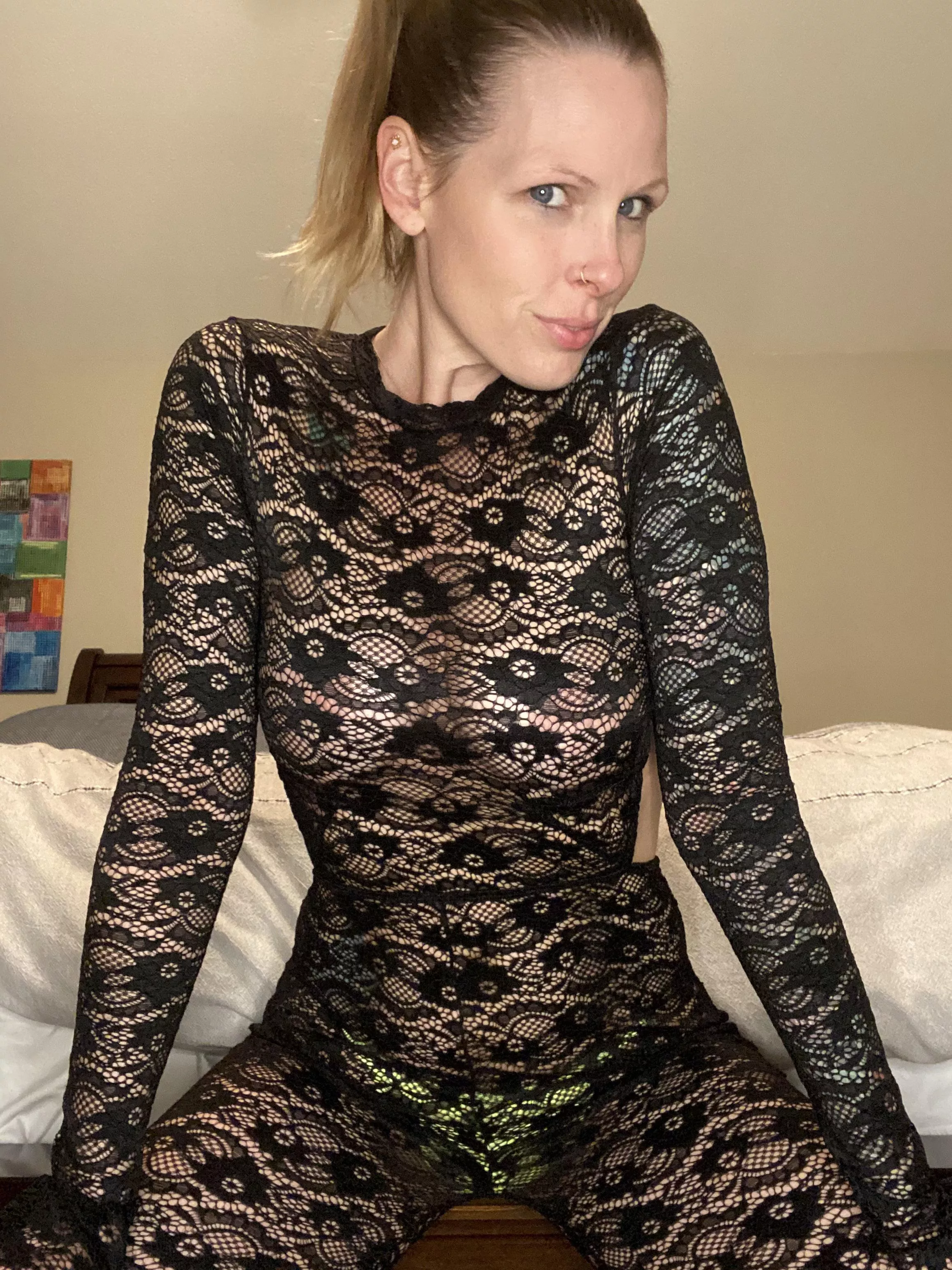 I am a 38 year old mom with two kids and a body. Showcasing my mombod.