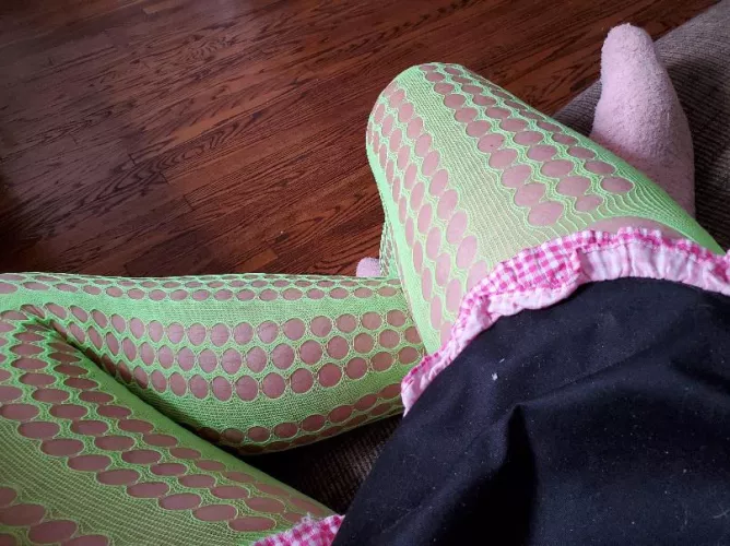 I am a sissy to the core. Meaning service no matter who and or what the need or want. It's a sissy's duty to please and serve