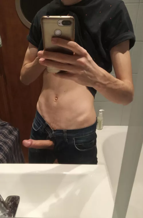 I am horny and drunk after partying in the middle of the week. Who wants to help me get rid of my raging boner? π₯΄