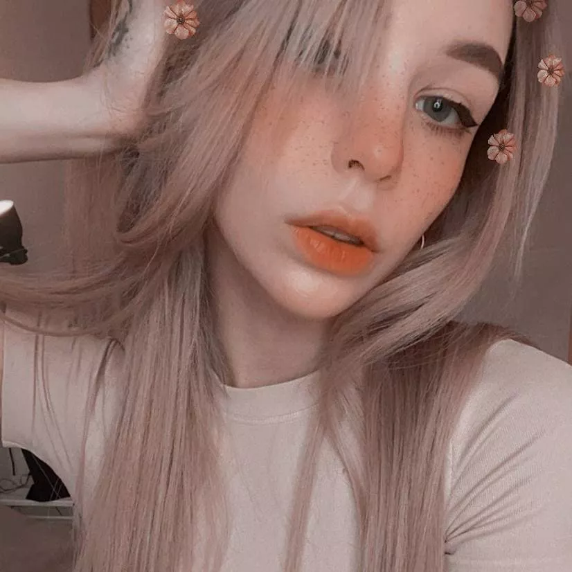 I am live ?NOW!? Join me! Link below? or check my reddit Profile!