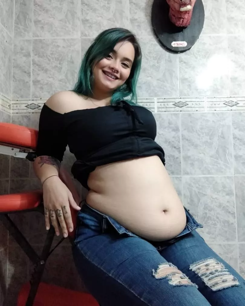 I am looking for feeders that make me gain volume, you can write me on kik or Instagram to this user @kg.belly