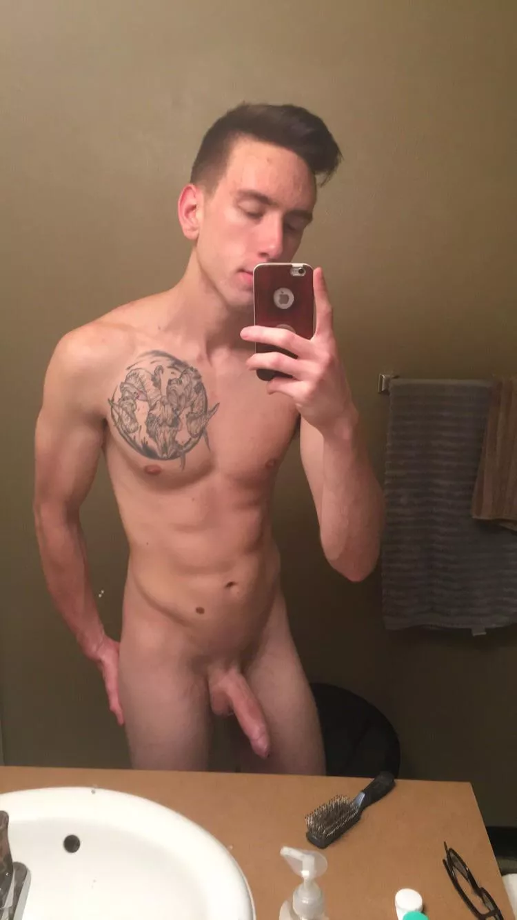 I am once again asking for your wandering eyes 👀