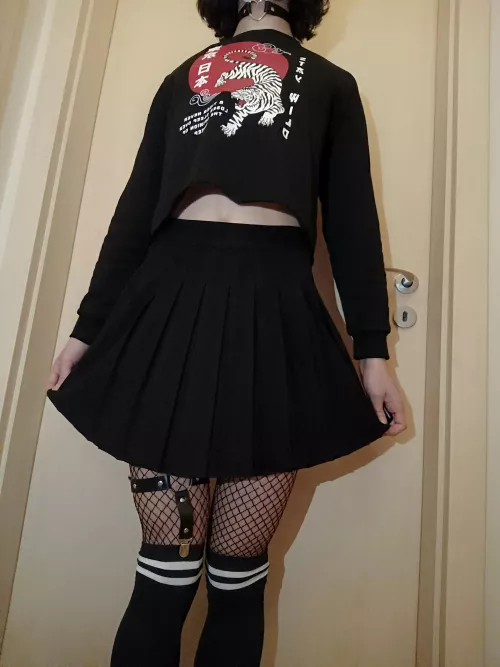 I am starting to like the color black more and more (๑✪ᆺ✪๑)