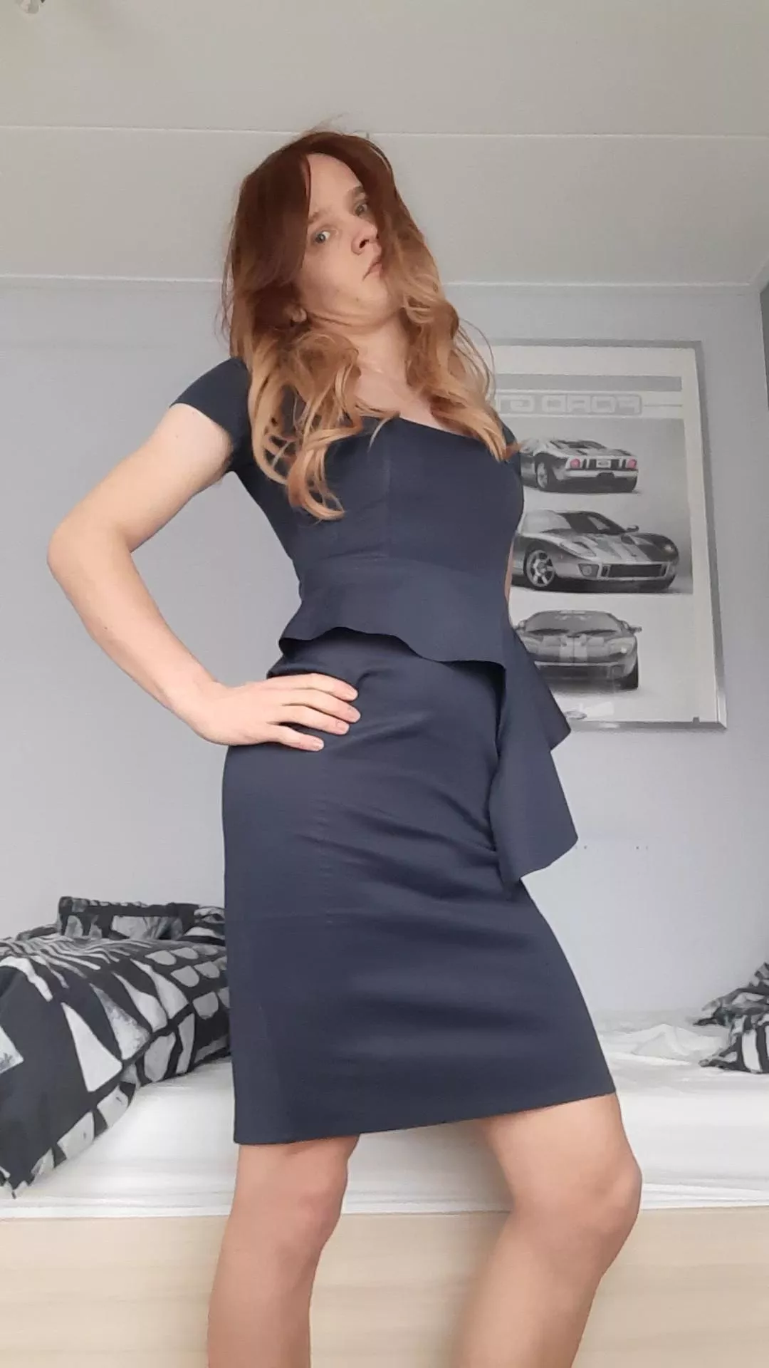 I am your hot seductive stepmom. Do you want me to seduce you? 😘 💋