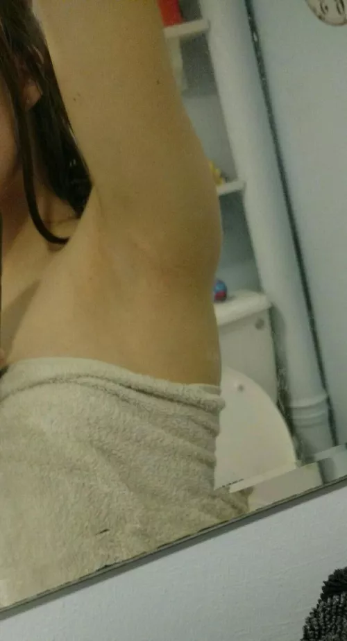 I asked a girl for an armpit pic and she sent this