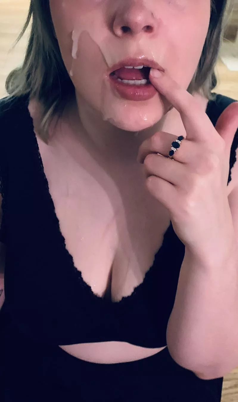 I asked for a New Years kiss but ended up with a New Years facial. 🤤