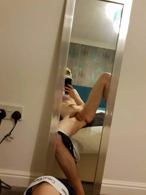 I beg someone to come play with me ;(