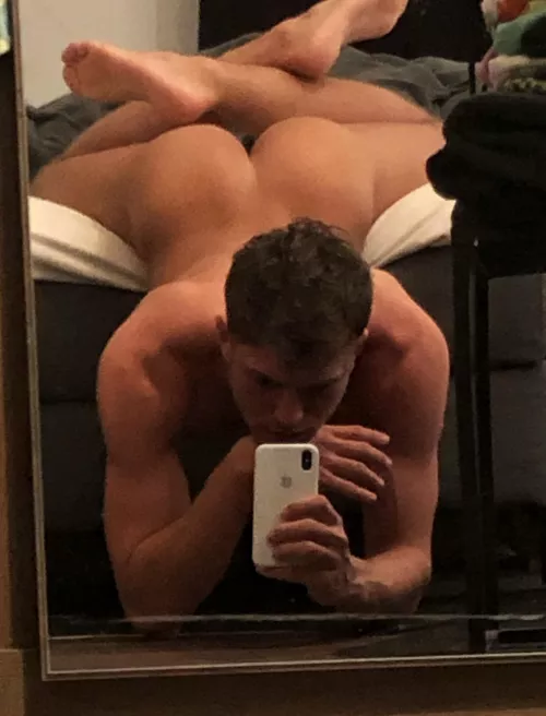 I bet that sexy ass squats.