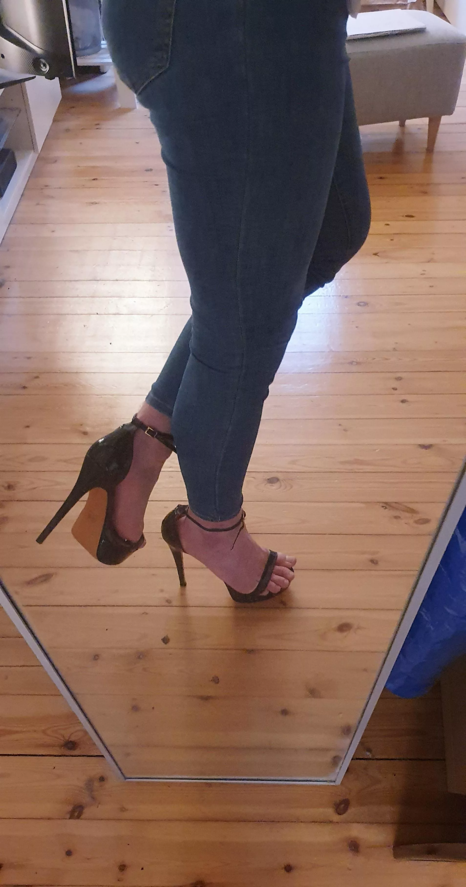 I bought my first high heels 😍 How do you like them? Soon I'll be painting my nails 😍🥰 Which nail polish color should I choose? 🤔