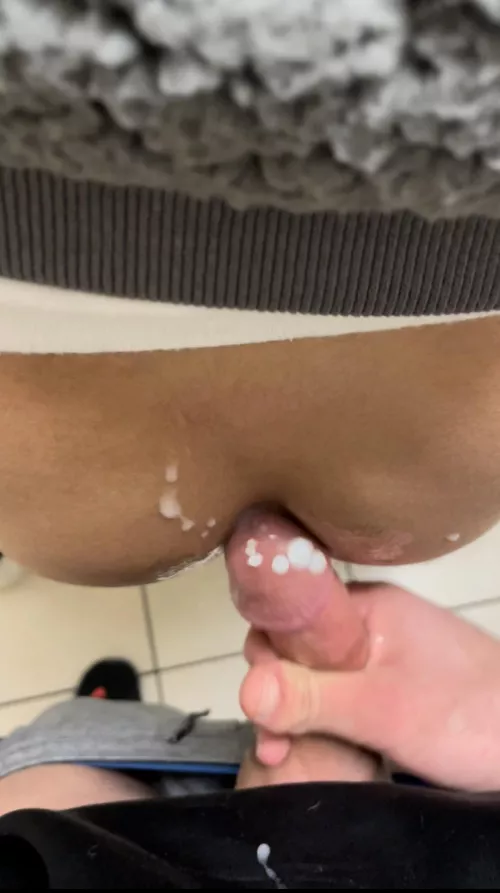 I came all over his tight ass 🥵