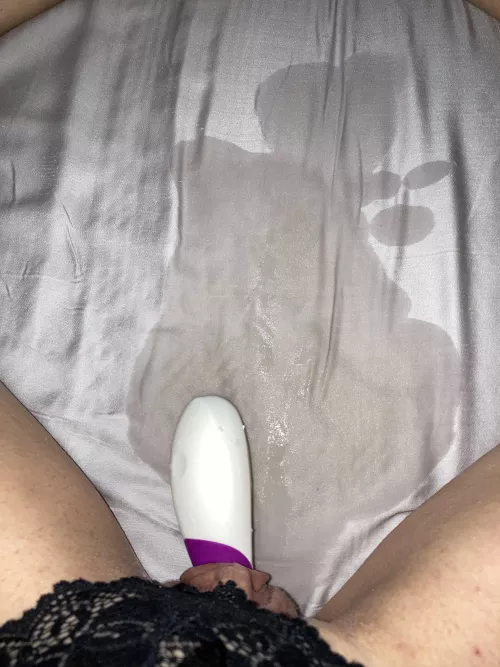 I came so hard that I squirted and made a naughty mess 😈