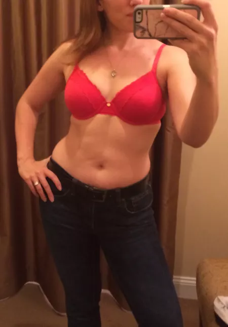 I can make bra shopping fun MILF/41 I can make bra shopping fun MILF/41