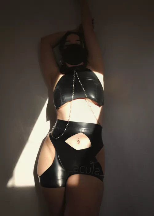 i can see you watching me stretch in the sunlight [F]