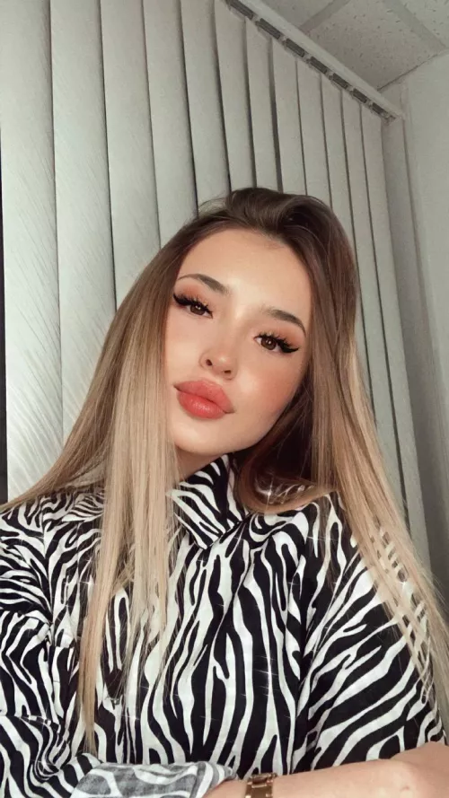 I canβt concentrate at work. All I can think about is sucking dick