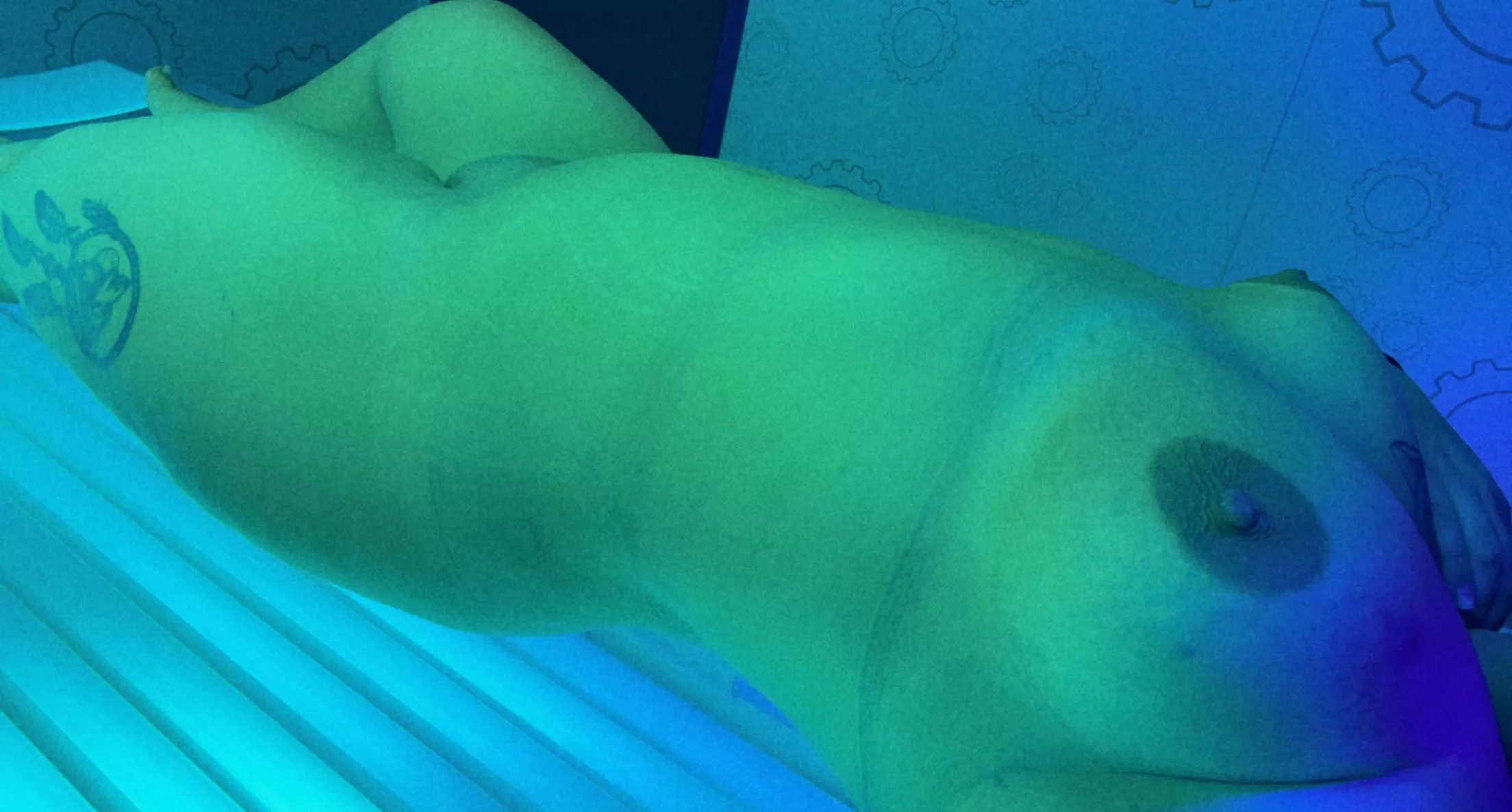 i cant post this on insta 🥲