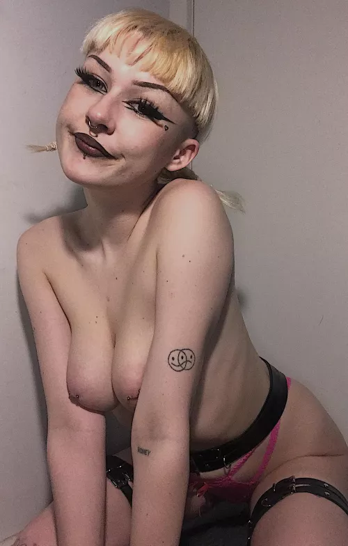 i can’t say to get filler but would you fuck my cute lil mouth now? 🖤 i can’t say to get filler but would you fuck my cute lil mouth now? 🖤