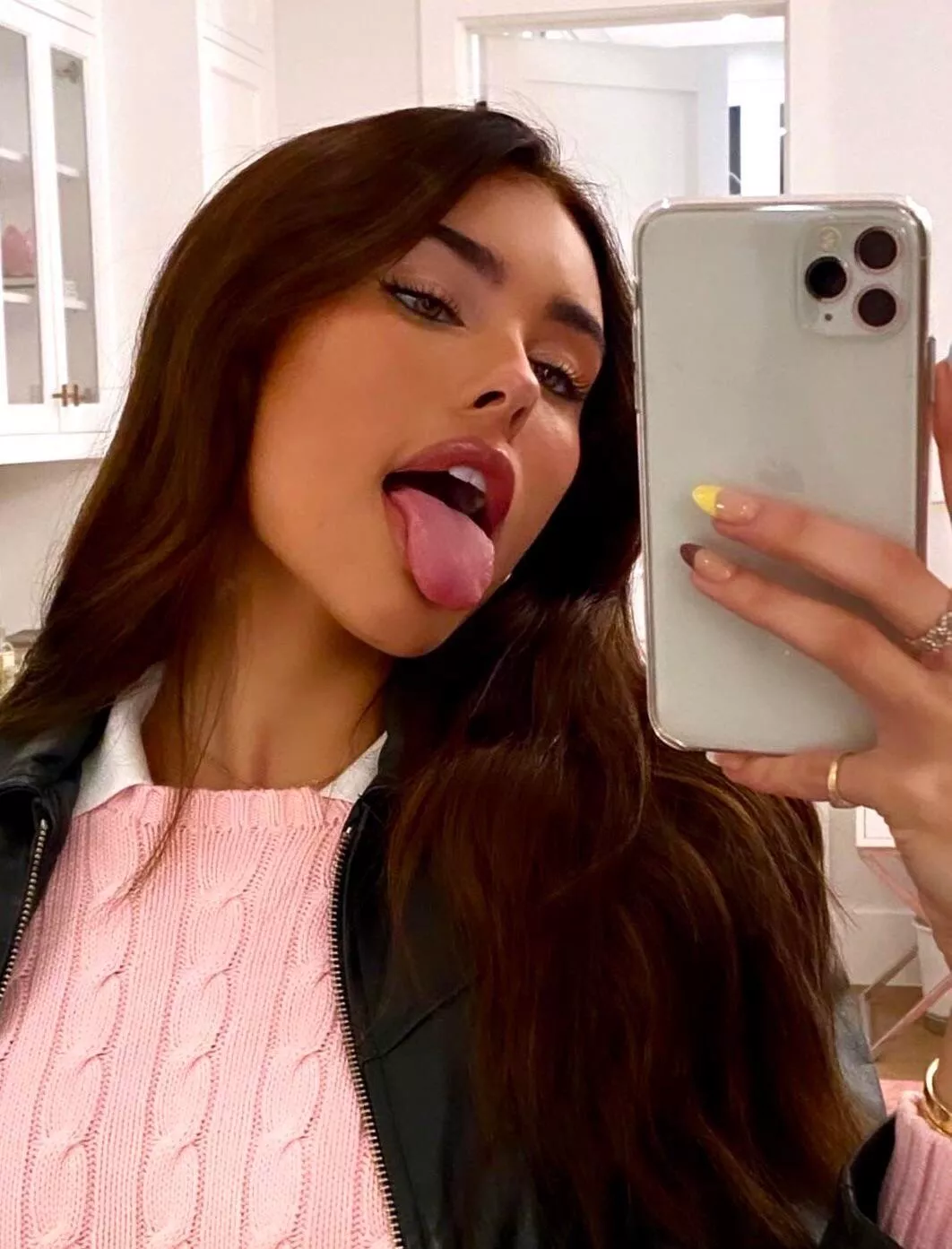 I can't stop stroking for Madison Beer, help me fuel my addiction to her I can't stop stroking for Madison Beer, help me fuel my addiction to her