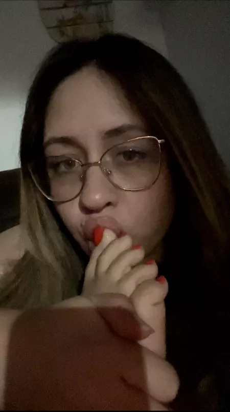 I can’t stop worshiping my own feet. 🤤😩 I can’t stop worshiping my own feet. 🤤😩