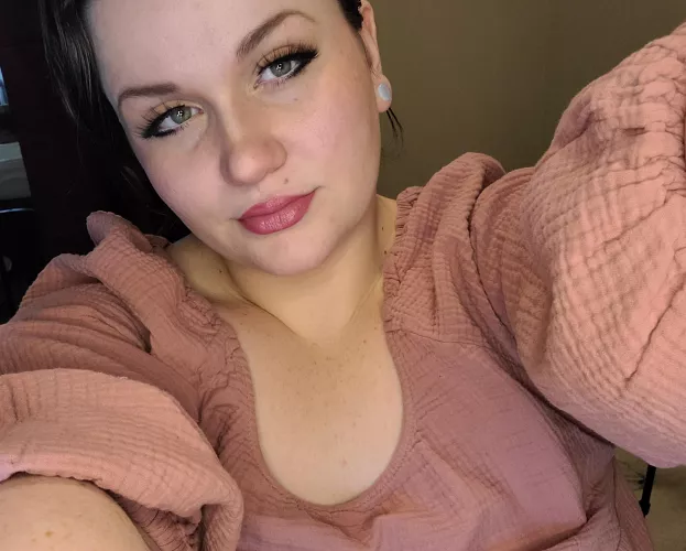 I can't wait for my freckles to get darker once the summer hits 😇