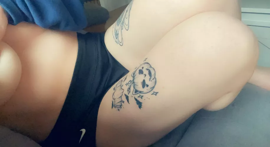 I can’t wait to add more spooky tats on my thighs!