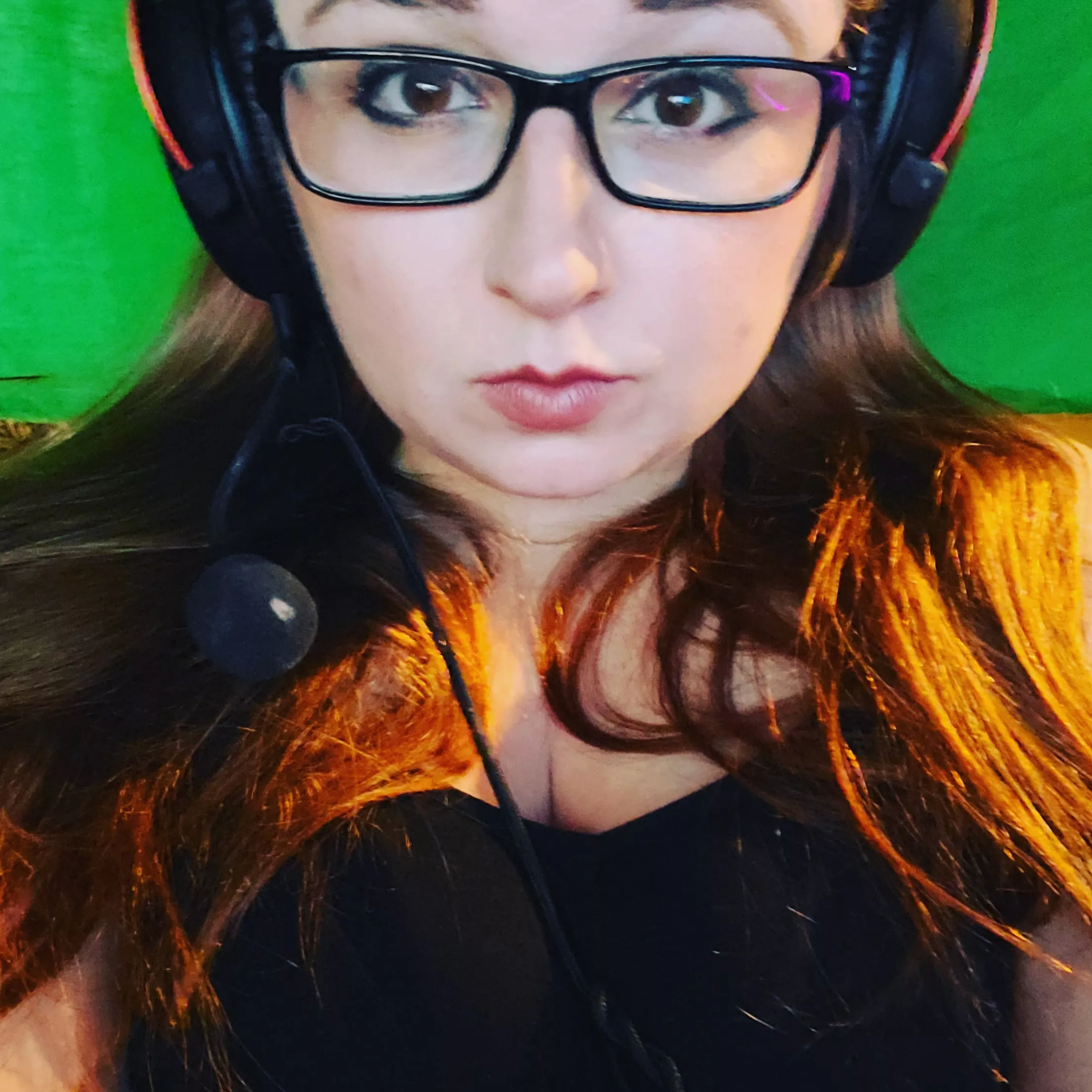 I challenge you, whoever loses has to receive so I hope you're ready for some sloppy 😜