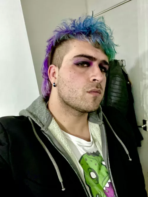 I couldn’t afford a costume this weekend but it’s Saturday night on Halloween weekend so I had to do something I couldn’t afford a costume this weekend but it’s Saturday night on Halloween weekend so I had to do something