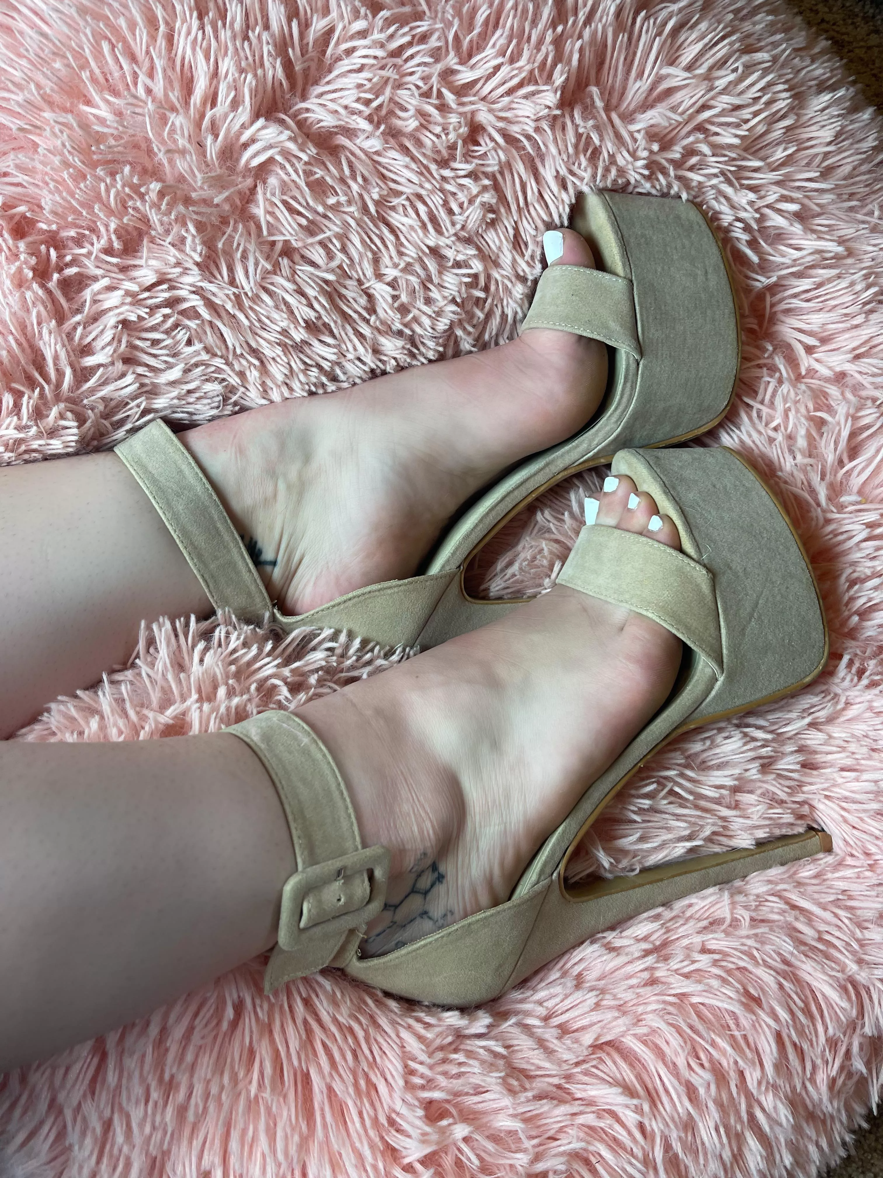 I couldnโt help myself, I had to go through my shoe closet today ๐ ๐ I couldnโt help myself, I had to go through my shoe closet today ๐ ๐