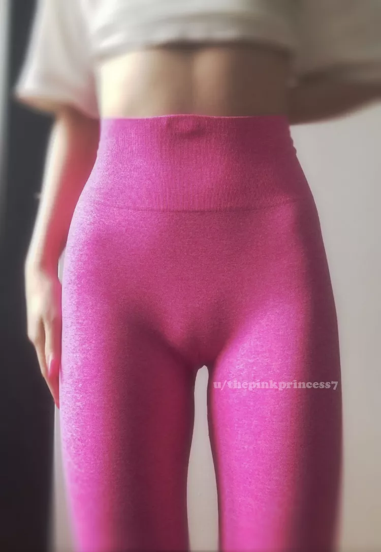 i cummed today 3 times in my yoga pants... i cummed today 3 times in my yoga pants...