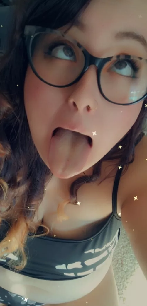 I decided to skip work so you can cum all over my face, are you ready? I decided to skip work so you can cum all over my face, are you ready?