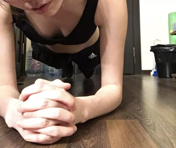 I did plank challenge for 10 mins 😱