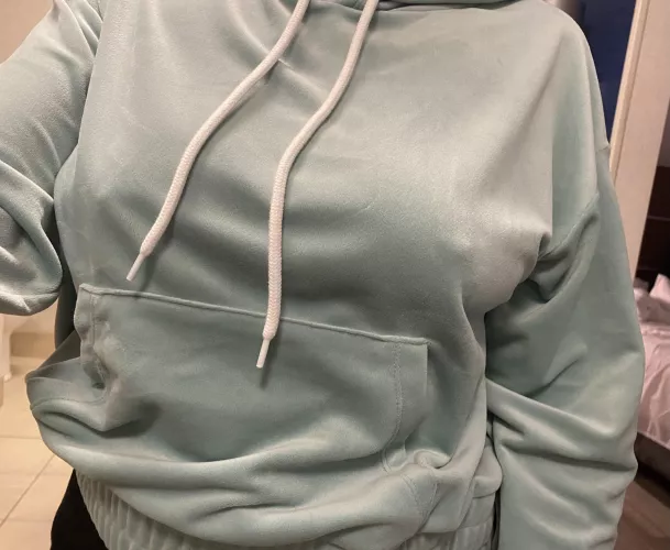 I didn’t realize this sweater would be so thin but I’m loving how it feels!