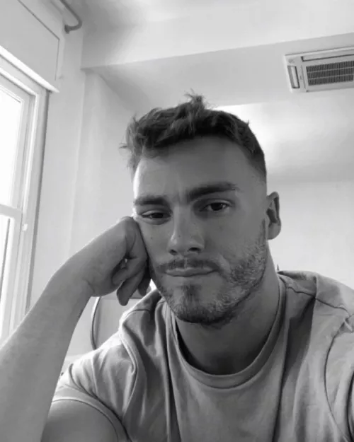 I do wear clothes (sometimes)