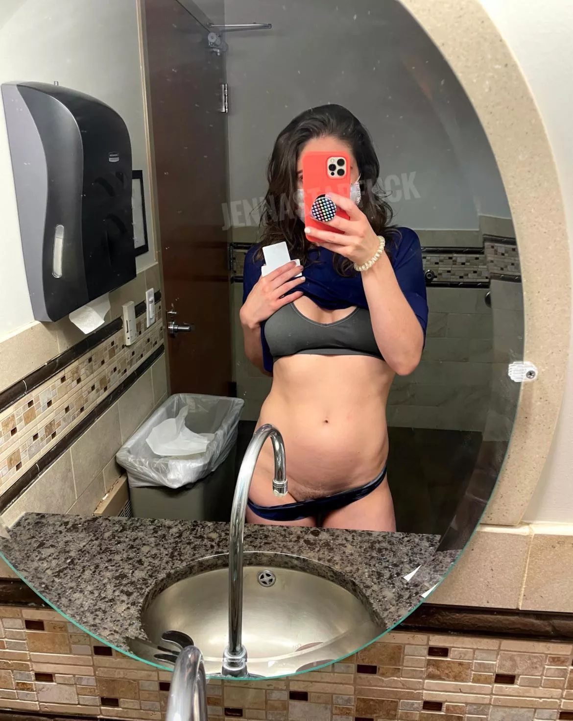 I don’t have a boyfriend to send pics too 🥺 I don’t have a boyfriend to send pics too 🥺