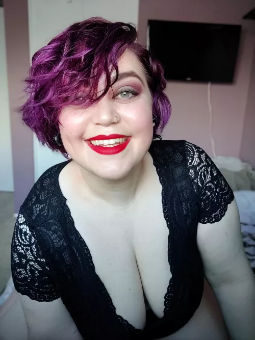 I don't know if my smile or boobs are more eye catching ✨