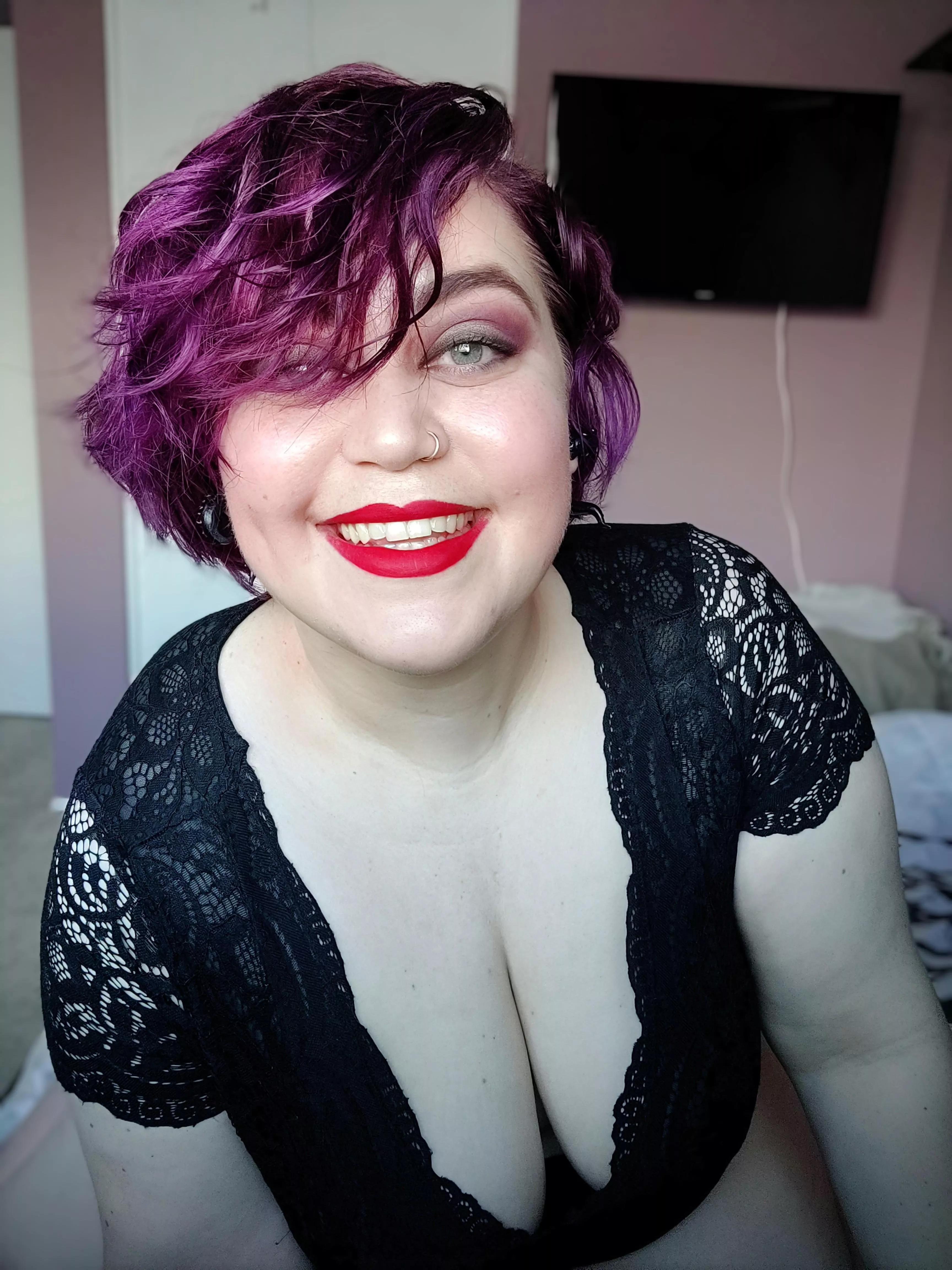 I don't know if my smile or boobs are more eye catching ✨