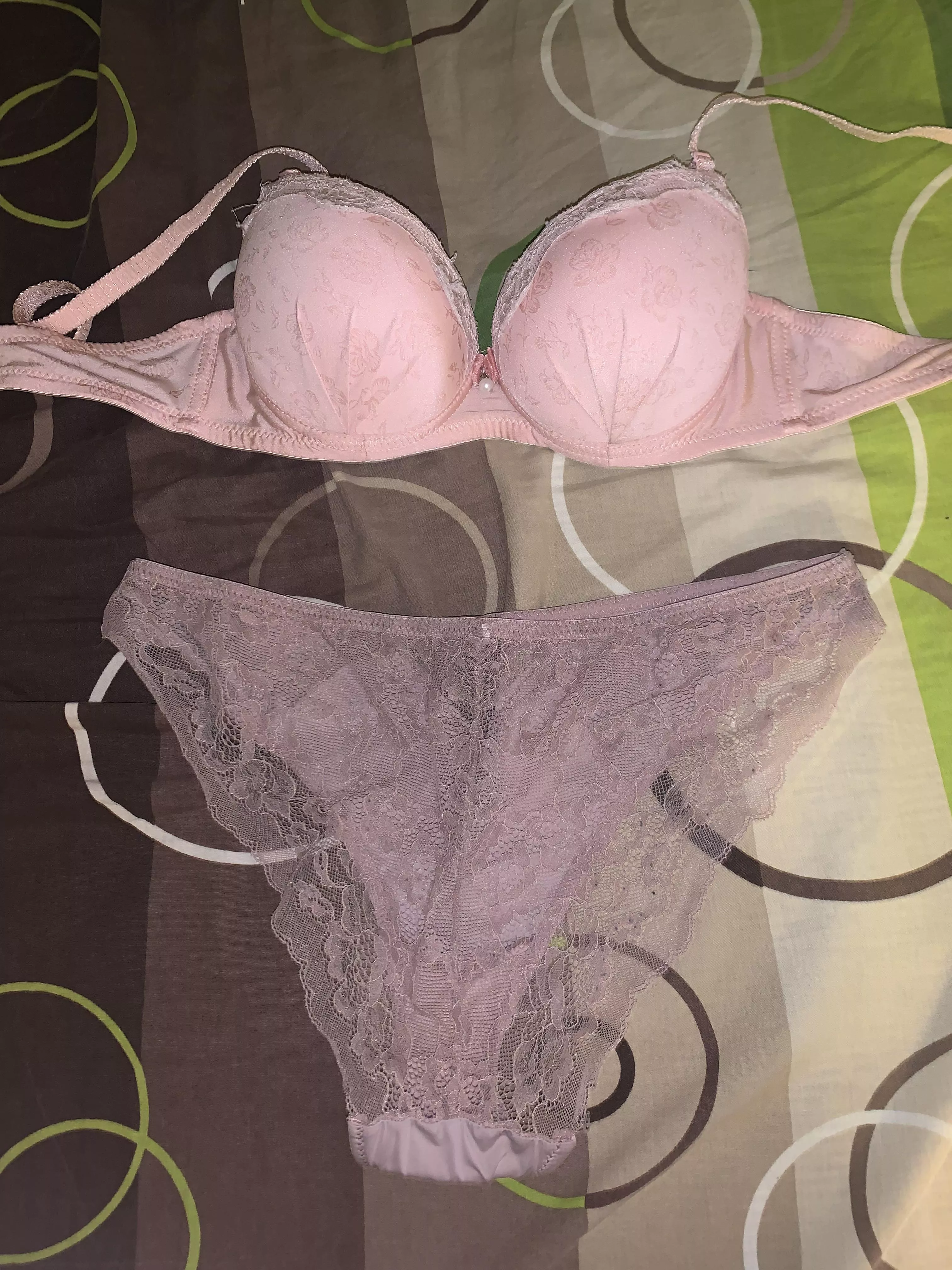 I dont know is my son gonna like me if I show to his room in those only.
