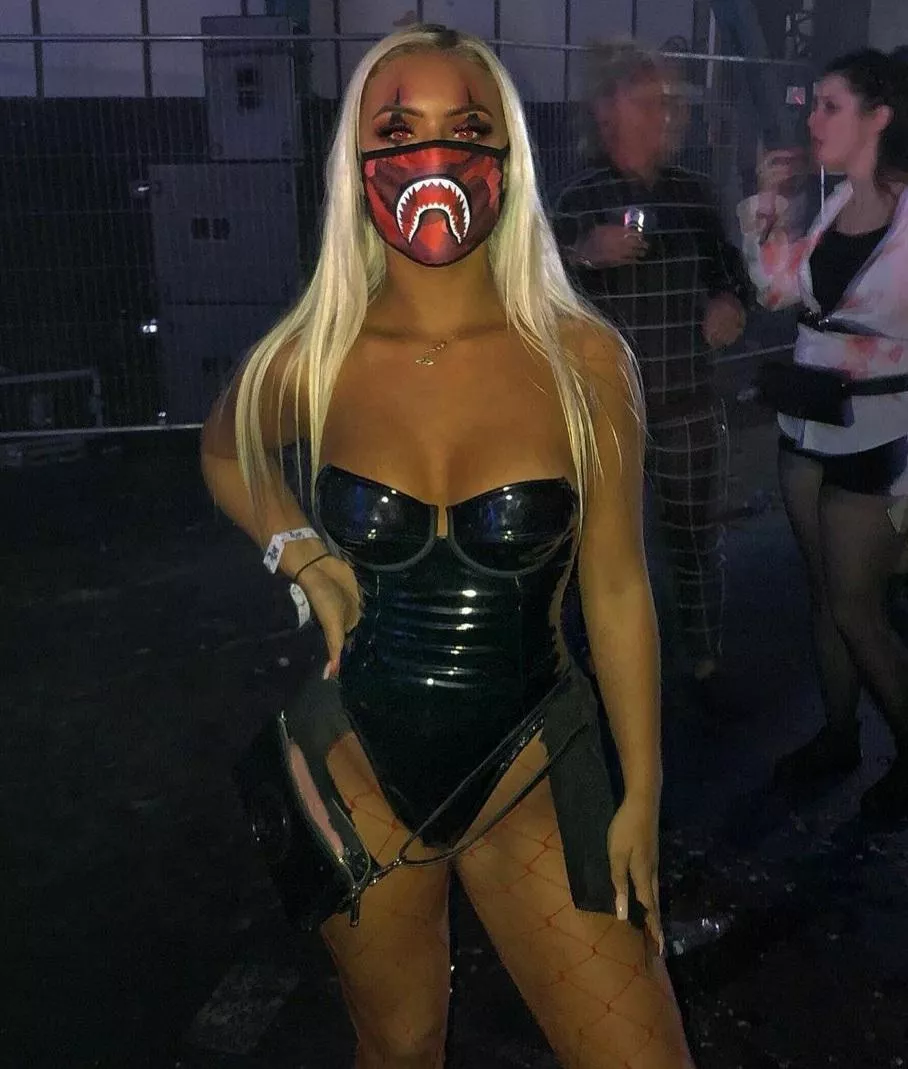 I don't know what she is but I like it I don't know what she is but I like it