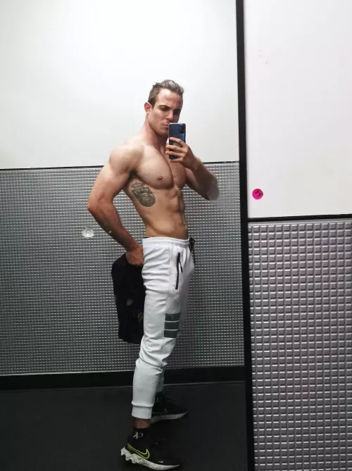 I don't know why i still single..