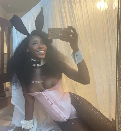 I donβt think my boobs are supposed to be out the corset
