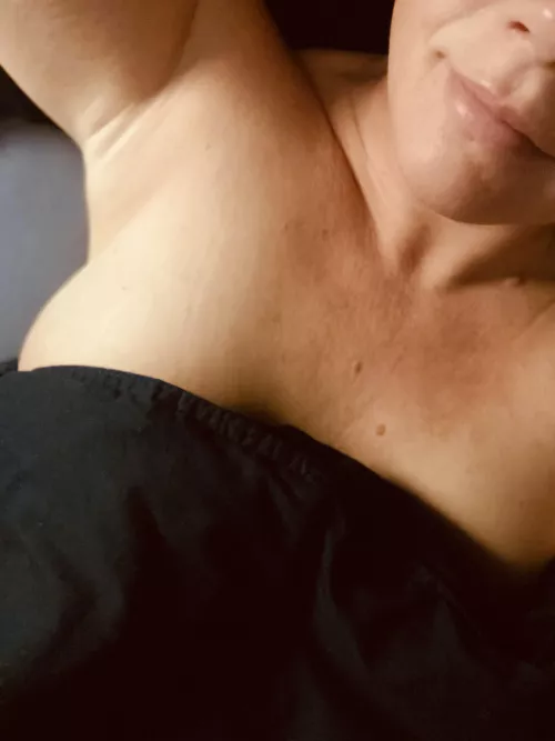I donβt wanna get out of bed π Canβt you join me instead? π (f)41