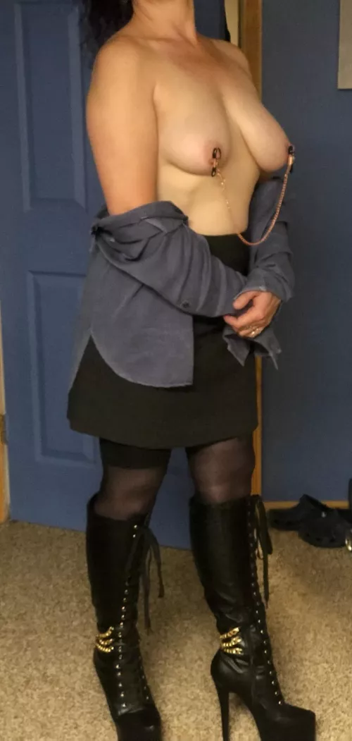 I enjoy wearing my jewelry under my clothes (f) 😈