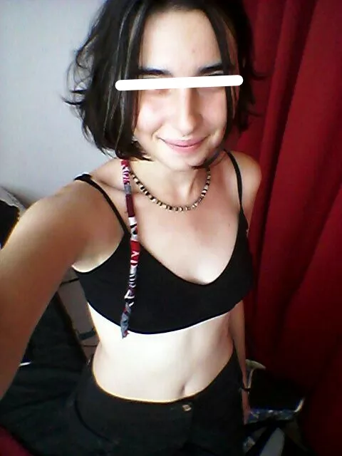 I expose my 18 year old girlfriend for tributes in pv