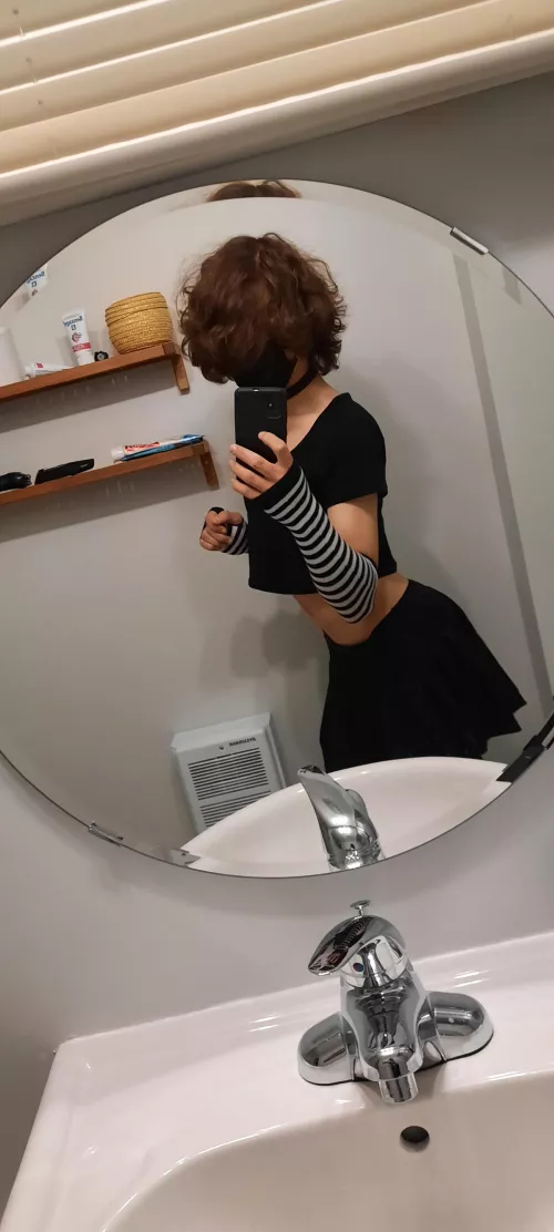 I feel so lonely... I just wanr a real boyfriend... I feel so lonely... I just wanr a real boyfriend...