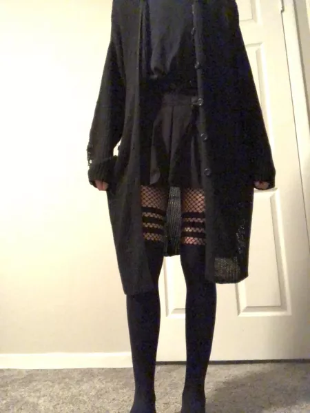 i felt so cozy in this outfit 🖤 i felt so cozy in this outfit 🖤