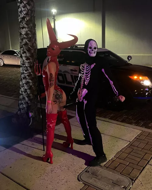 I figured you would enjoy my full latex costume ๐ฆ