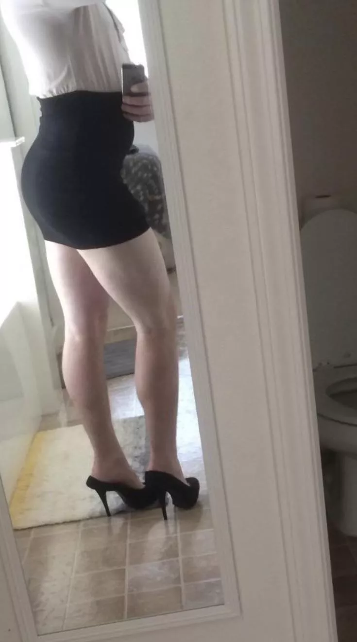 I found an old pic of me crossdressing in my old roommateβs clothes! I love how curvy I look!π I found an old pic of me crossdressing in my old roommateβs clothes! I love how curvy I look!π
