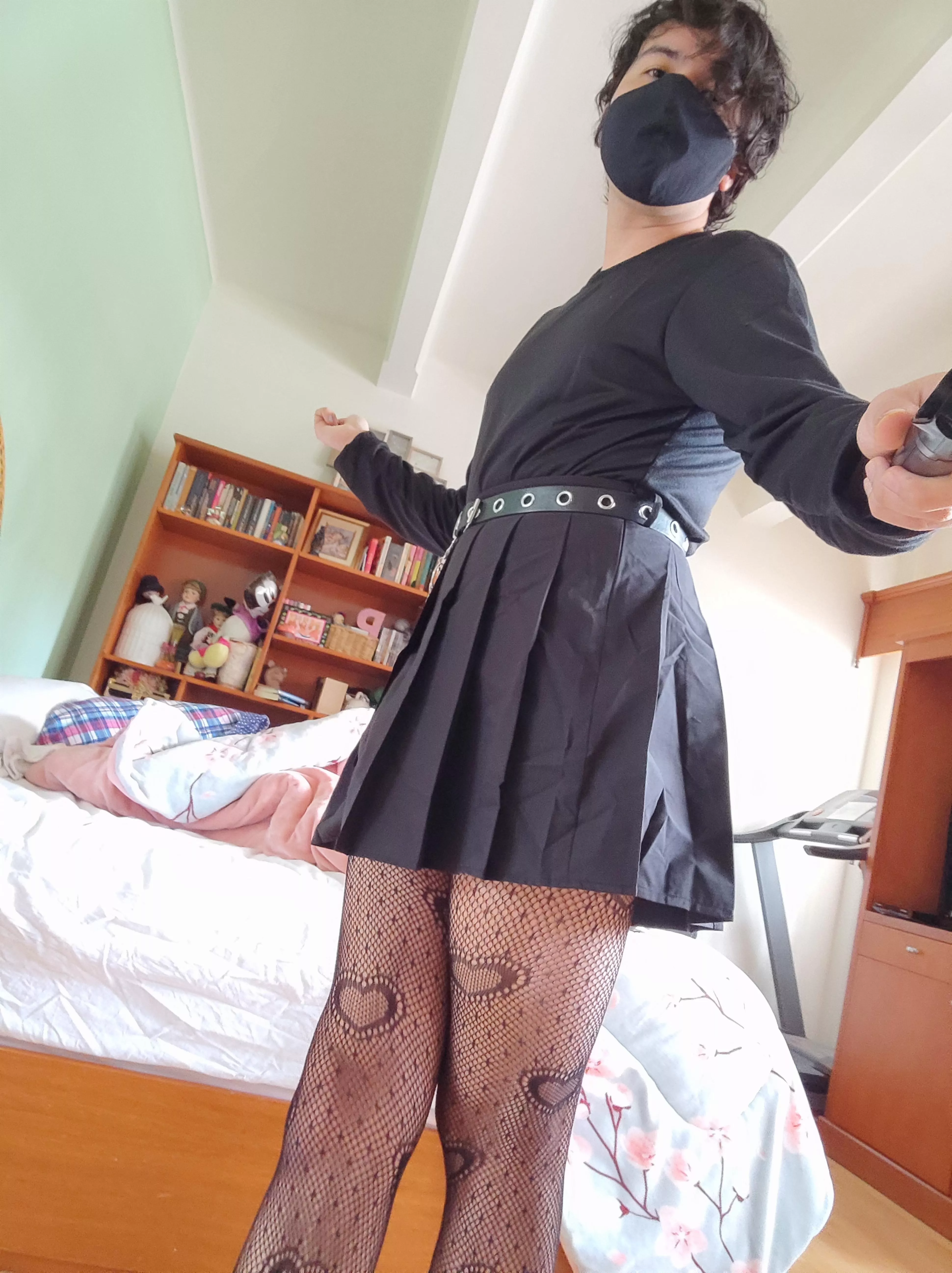 i got a new skirt and tights!!