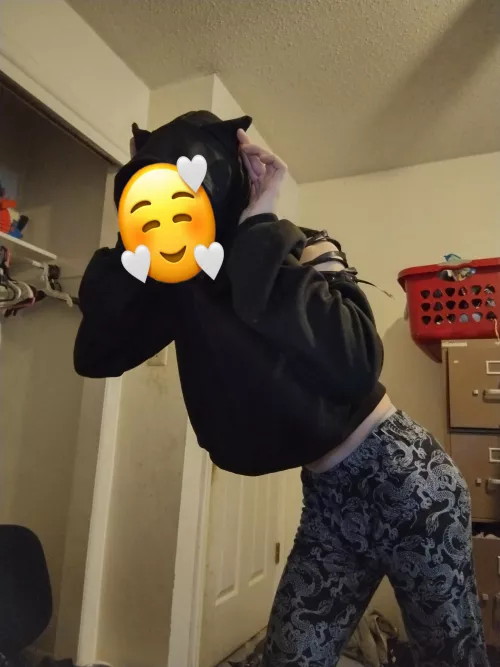 I got a really cute cat hoodie, crop top combo it's so cute. 🥰
