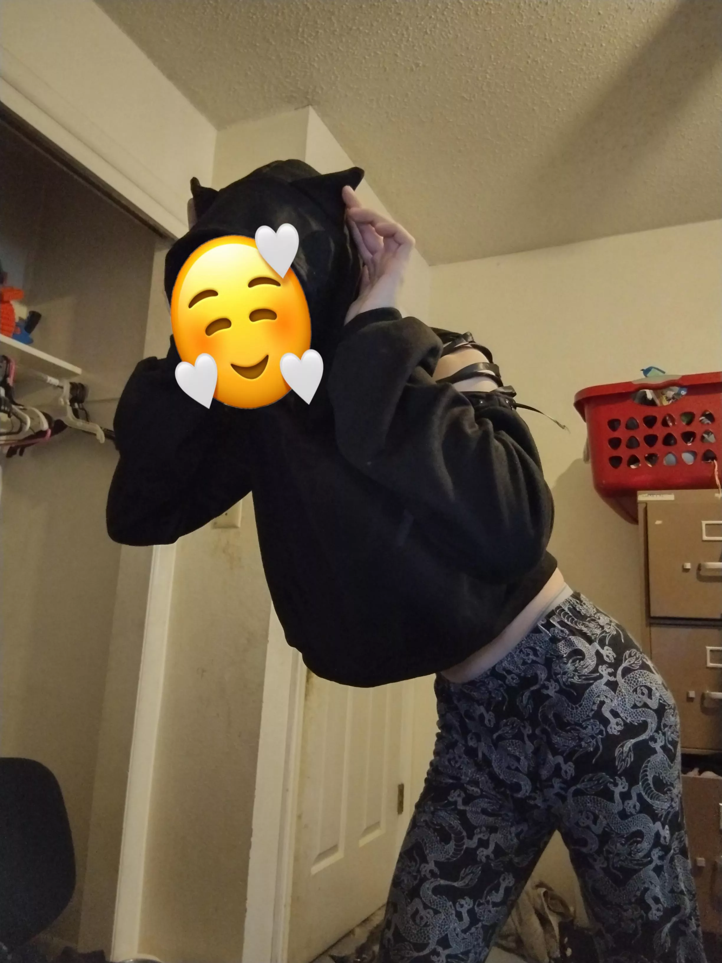 I got a really cute cat hoodie, crop top combo it's so cute. 🥰