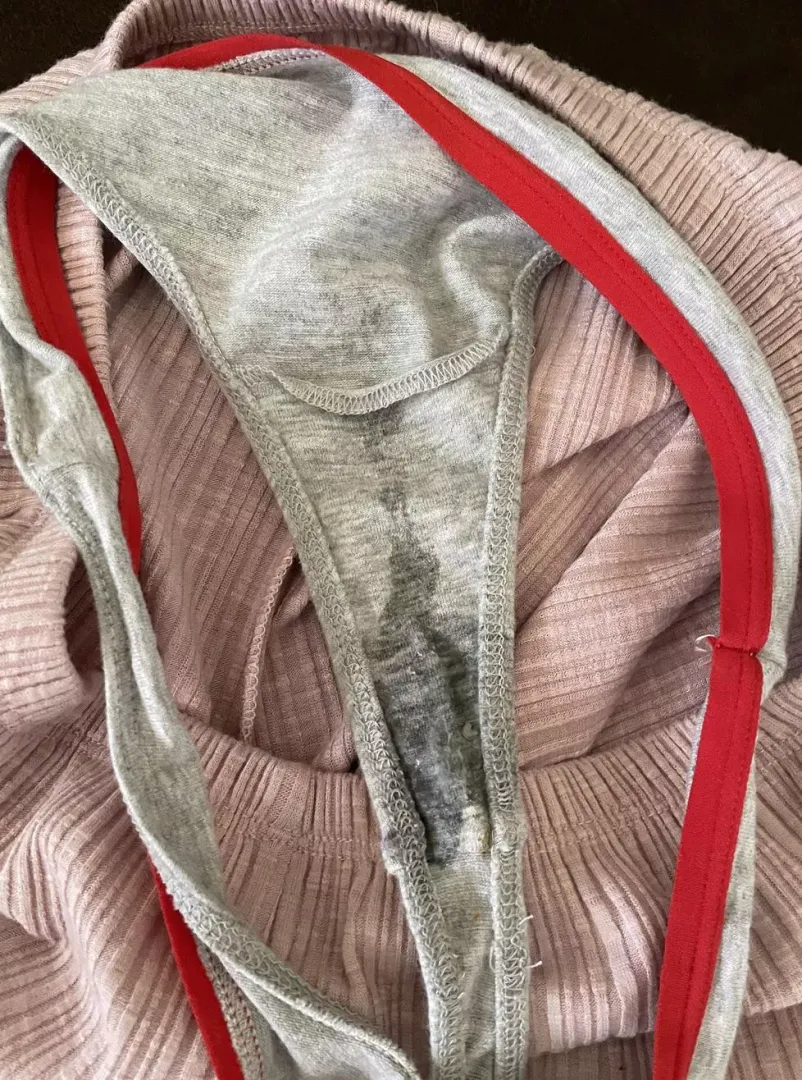 I got fucked last night and my pussy is still leaking cum 💦